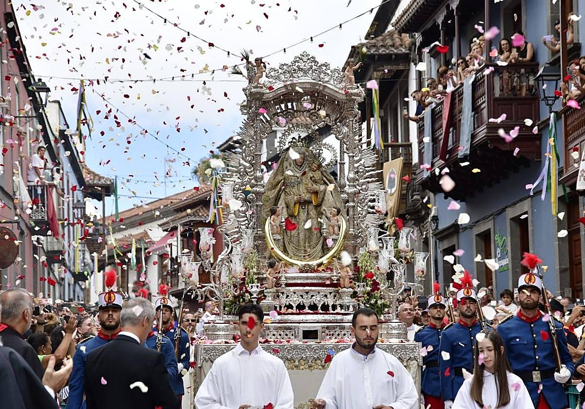 Teror vive su día grande con mucha fe y emoción