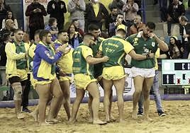 Ismael Déniz (de espaldas) y su hermano Álvaro, en la final de 2018.