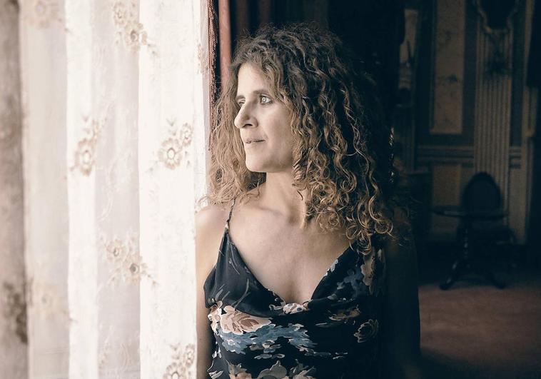Elisabet Raspall toca sus 'Fotografías Musicales'