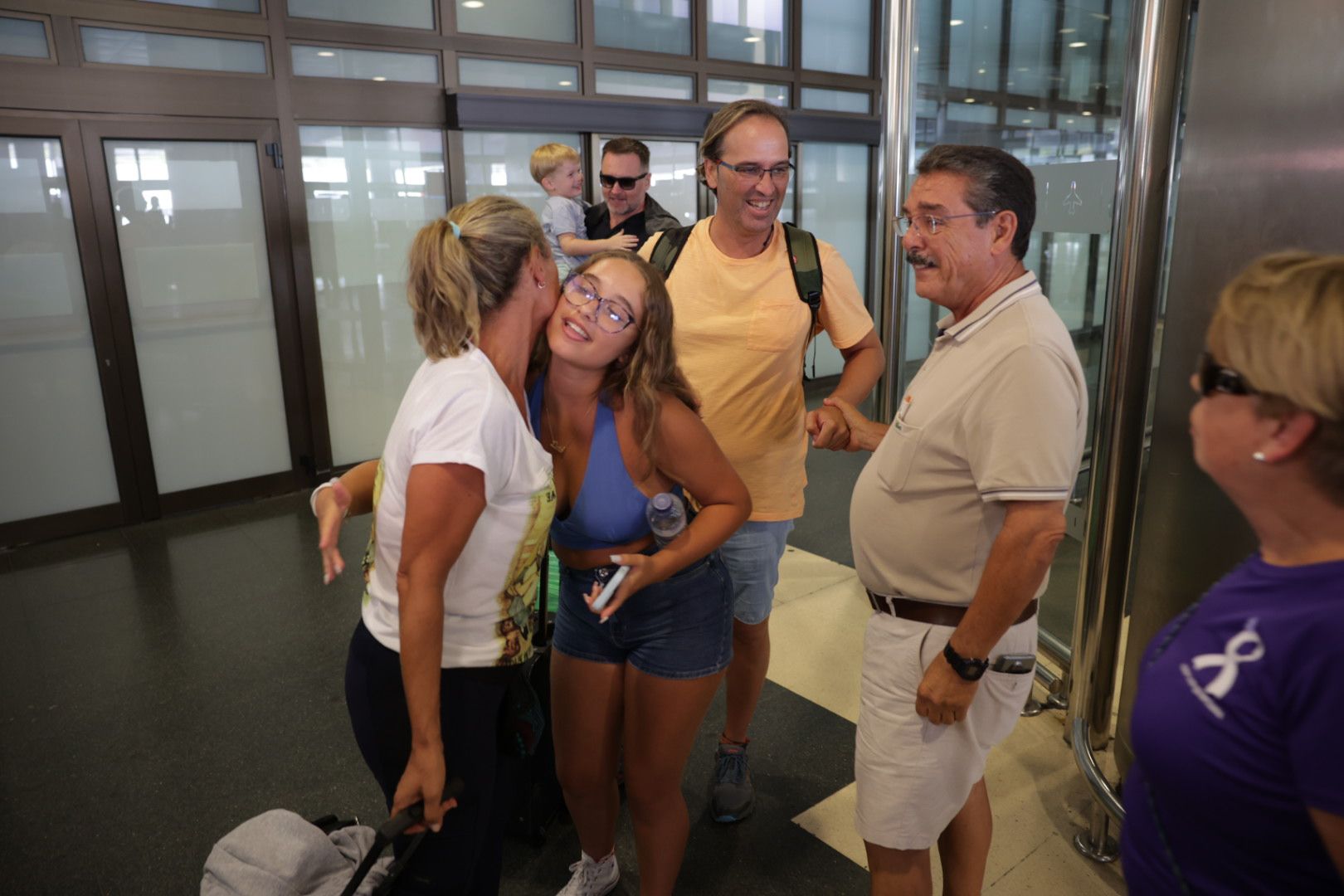 Los canarios vuelven a casa a salvo tras el terremoto