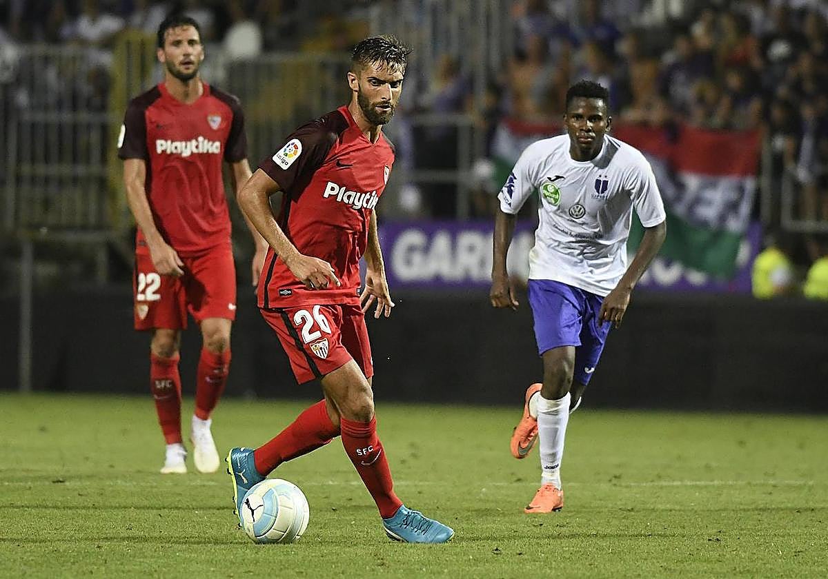 Pejiño, en un encuentro con el Sevilla.
