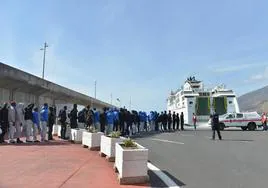 Canarias pide a Sánchez y a la UE una respuesta urgente a la crisis migratoria