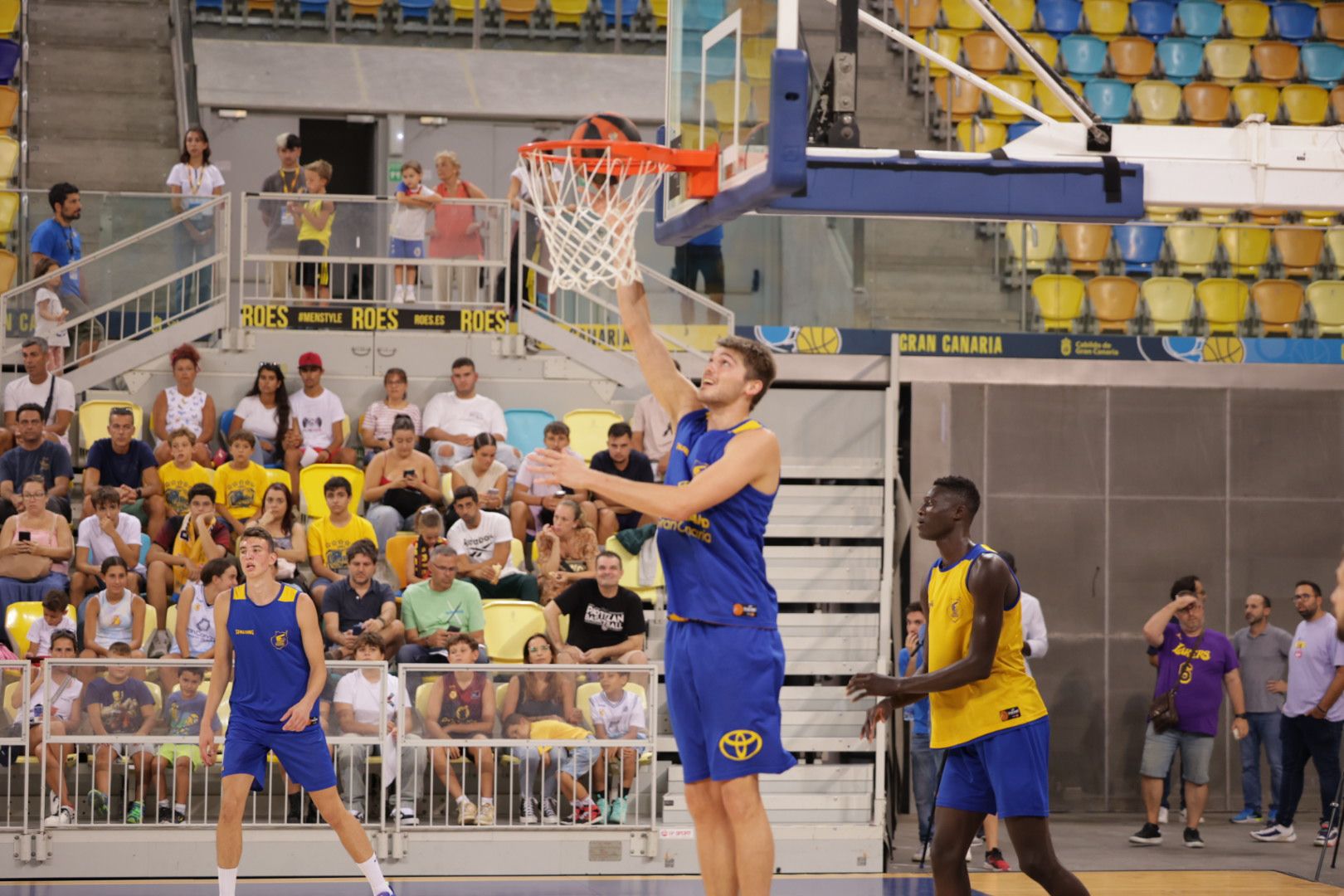 Puertas abiertas al espectáculo en el Arena
