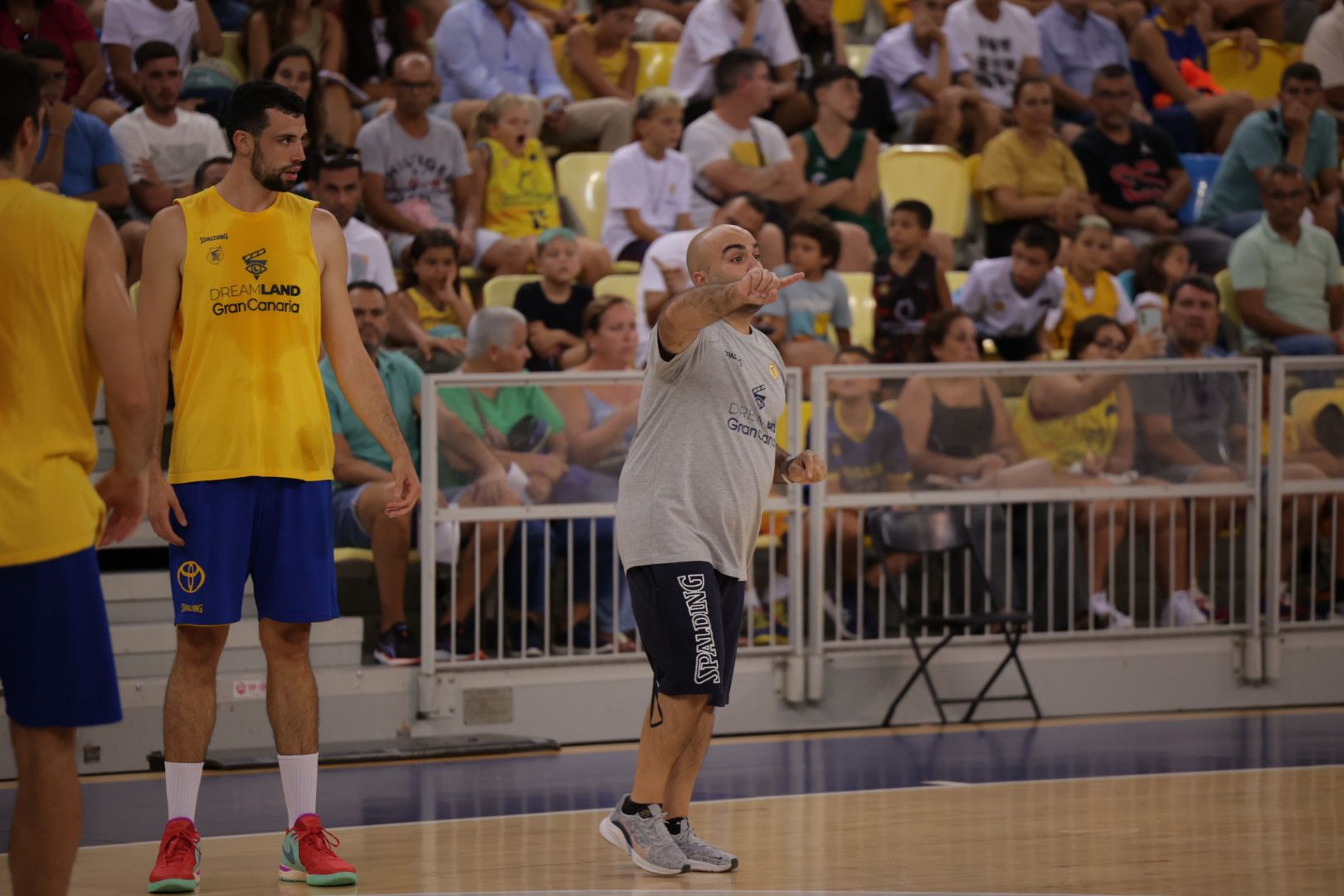 Puertas abiertas al espectáculo en el Arena