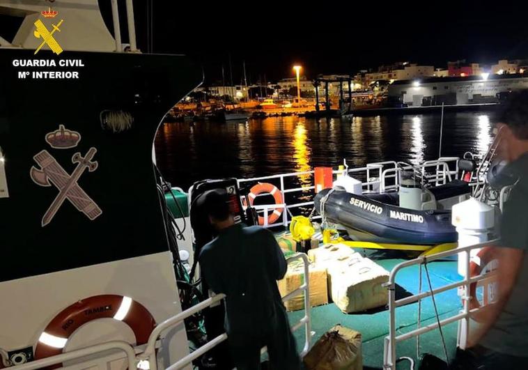La Guardia Civil incauta 800 kilos de hachís en Tasartico