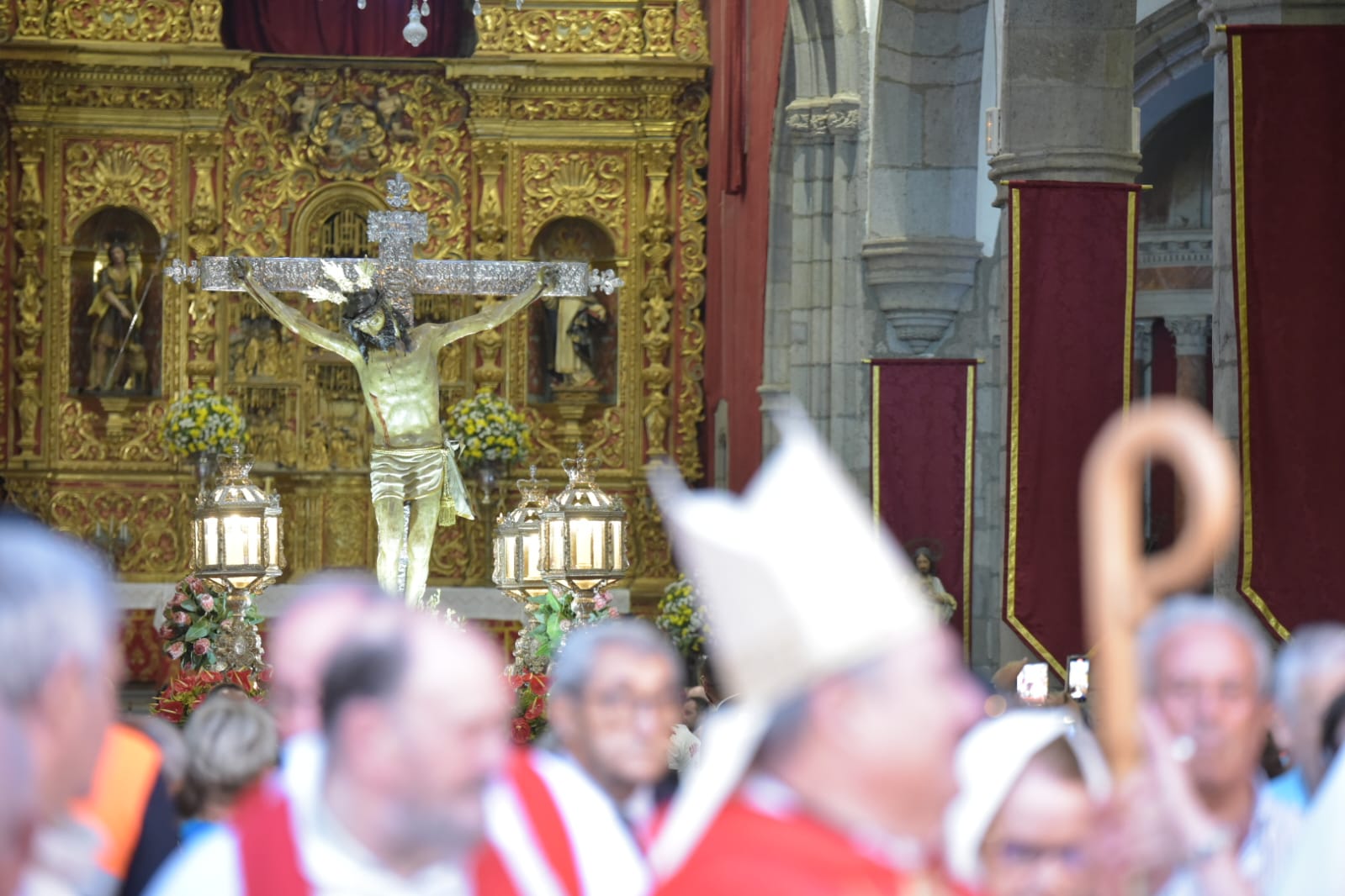 San Juan se cubre de fieles con la procesión del Cristo de Telde