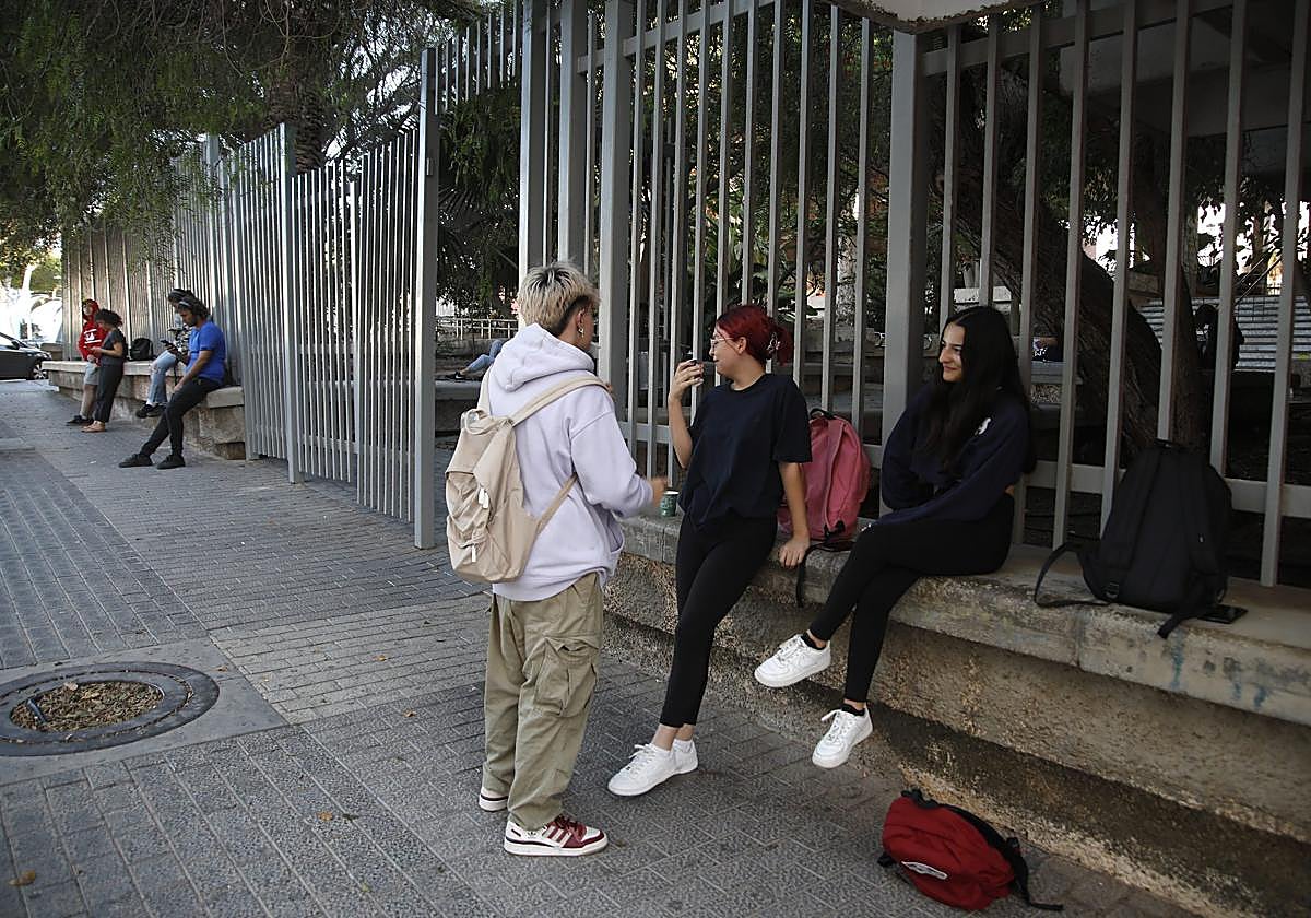 Exterior de la Escuela de Arte Pancho Lasso.