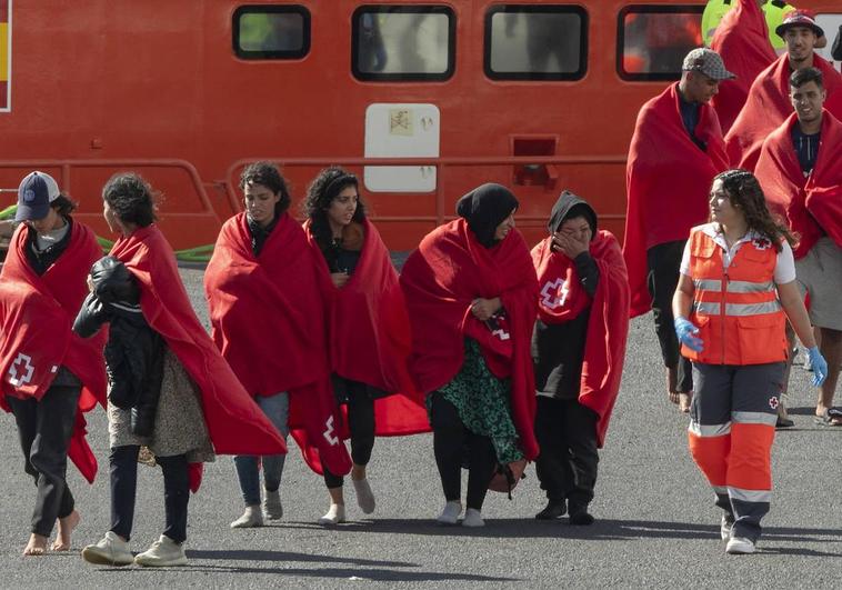Salvamento rescata a 56 migrantes en aguas de Atlántico