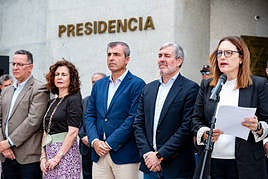 Fernando Clavijo preside el acto de condena por el asesinato de la mujer de San Mateo.