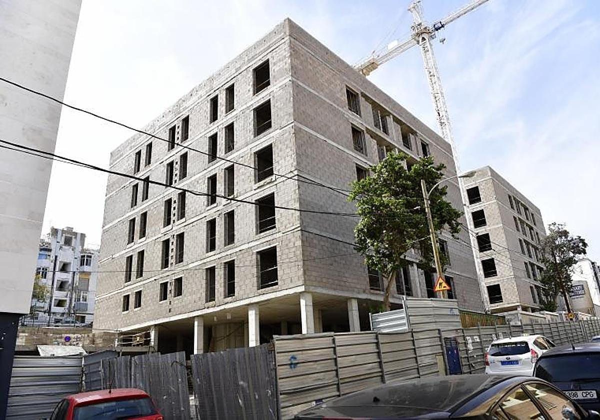Imagen de un edificio en construcción en el barrio de Tamaraceite, en Las Palmas de Gran Canaria.