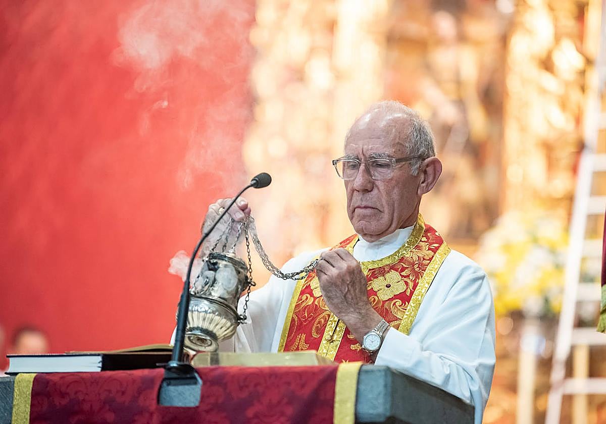 José María Cabrera, durante la misa previa a la procesión del Cristo de Telde.
