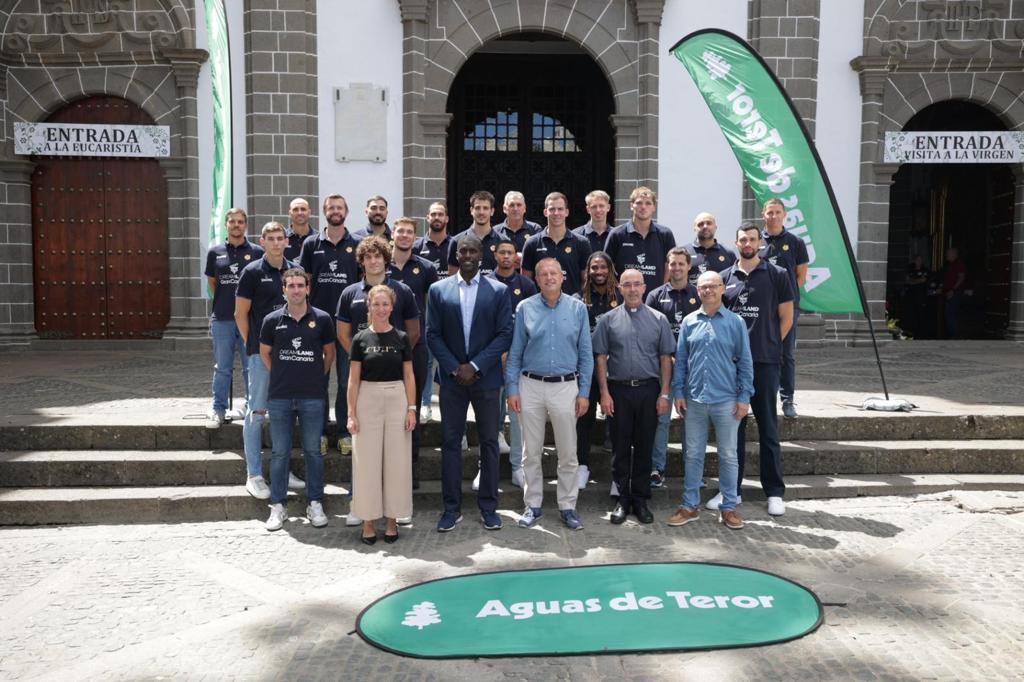 El CB Gran Canaria visita a la Virgen del Pino