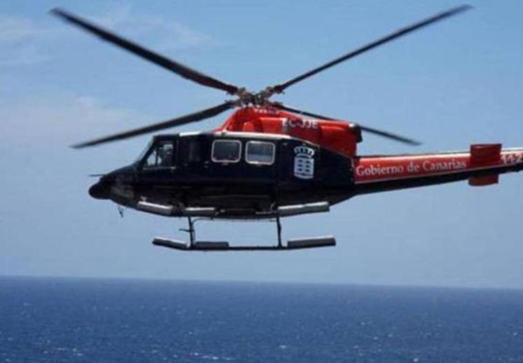 El helicóptero del GES rescata a un menor herido grave tras sufrir una caída en Lanzarote