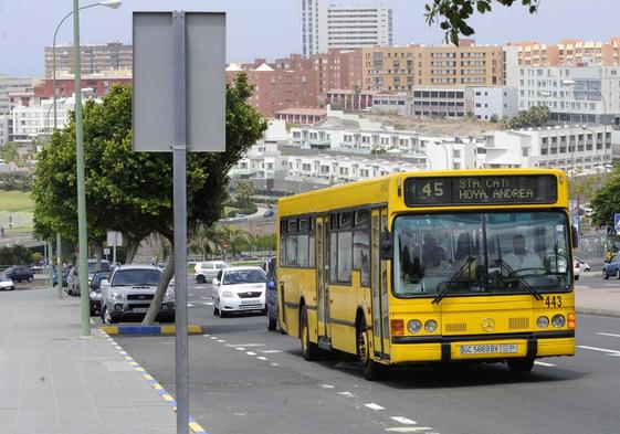 Llevaba una réplica de una pistola en la guagua: «El viaje se me hizo eterno»