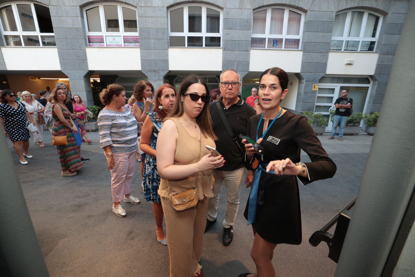 Ambiente a las puertas del Cuyás por el estreno de la obra de Nuria Espert y Mario Gas