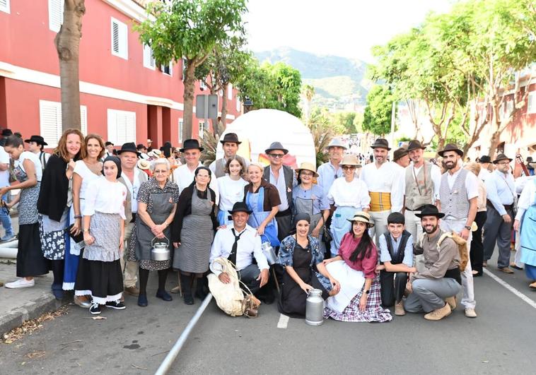 Una decena de carretas rinde ofrenda a San Miguel en Valsequillo