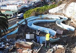 Trabajos de retirada del Toboplaya de Playa del Inglés.