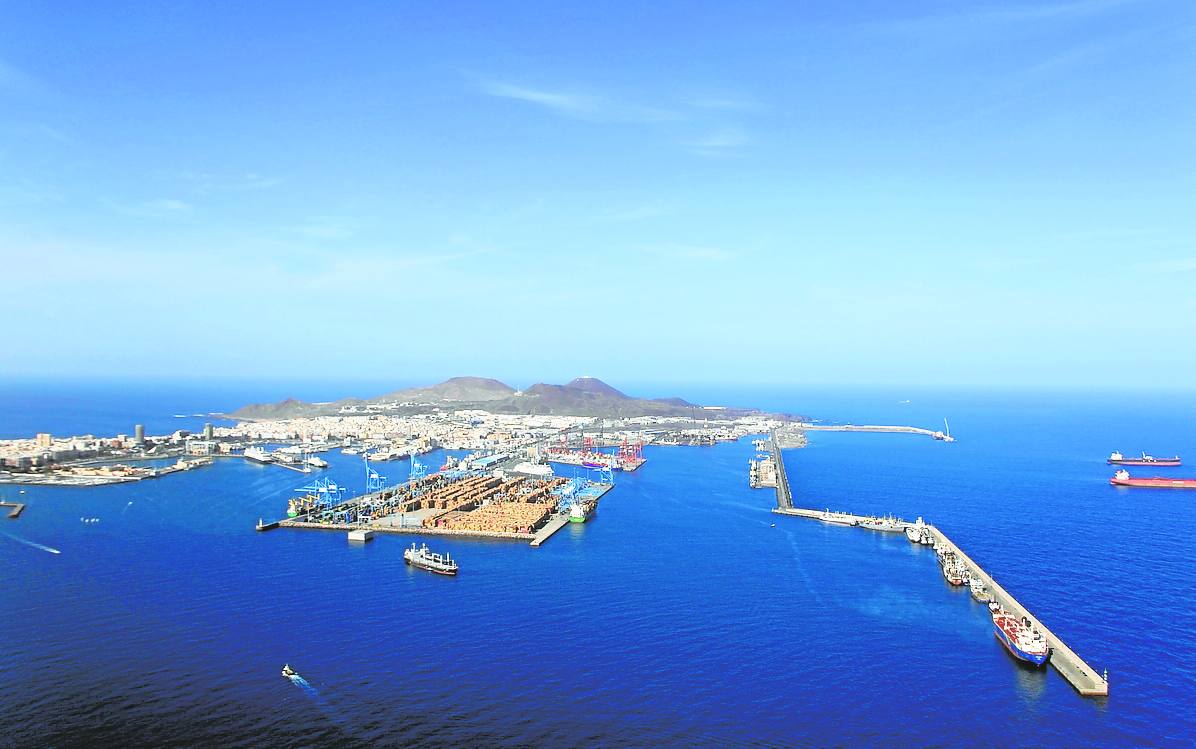 Vista general del Puerto de La Luz y de Las Palmas.