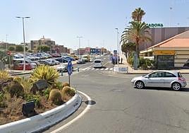 La Avenida de Ansite, a la altura de la rotonda de Correos, uno de los puntos en los que se realizarán las obras de reasfaltado.