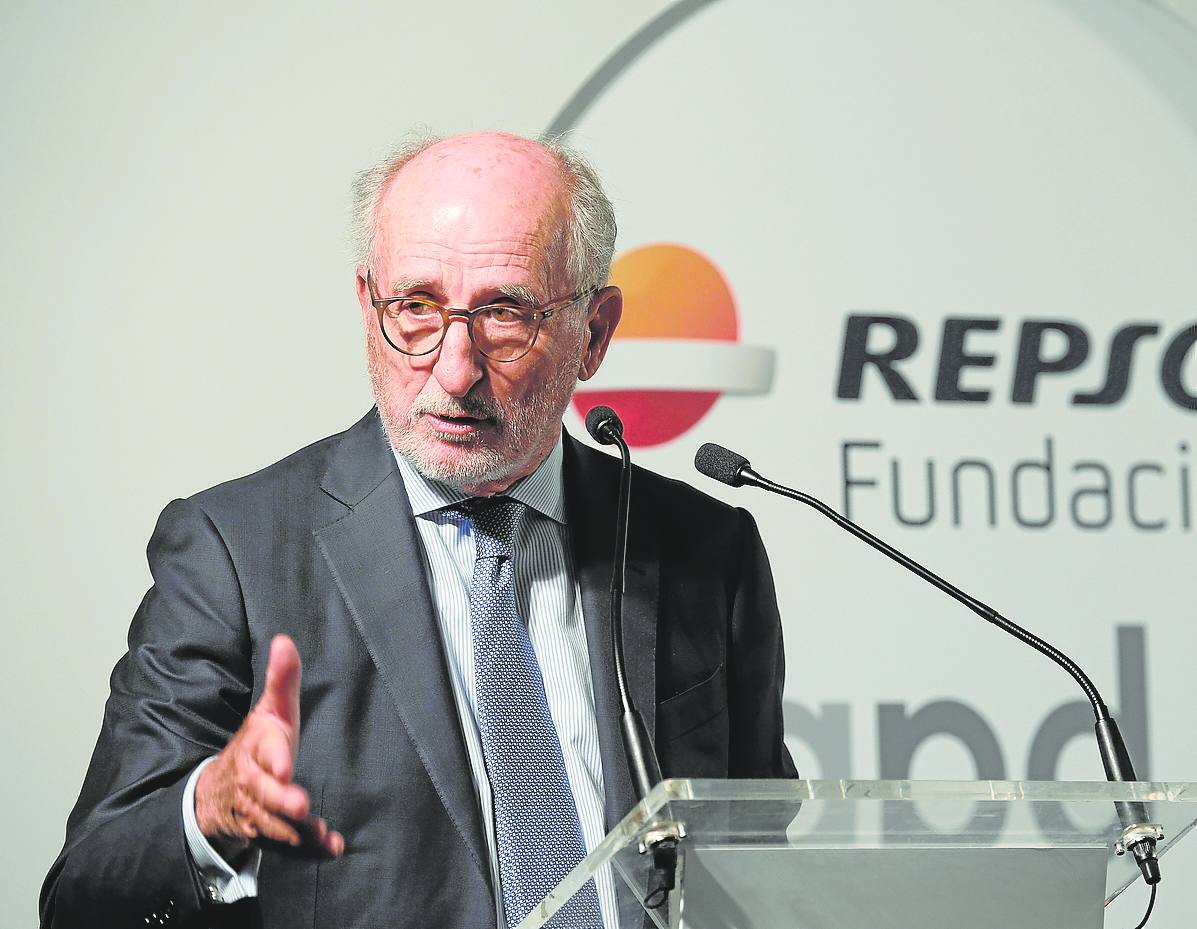 El presidente de Repsol, Antonio Brufau, en la charla organizada junto a la APD.