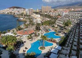 Zona hotelera del sur de Tenerife, donde una pareja de letrados quisieron deducir un viaje de «lujo».