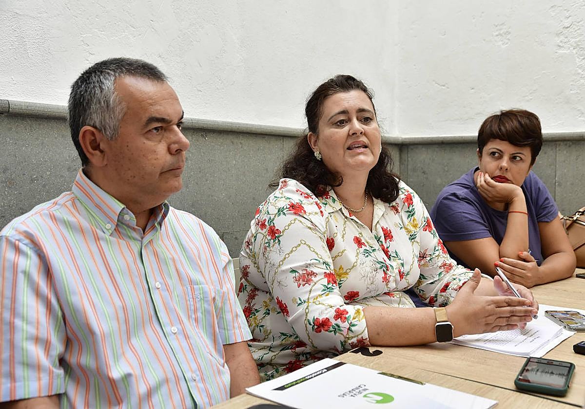 De izq. a dcha., los ediles Álvaro Monzón, Celeste López y Minerva Alonso.