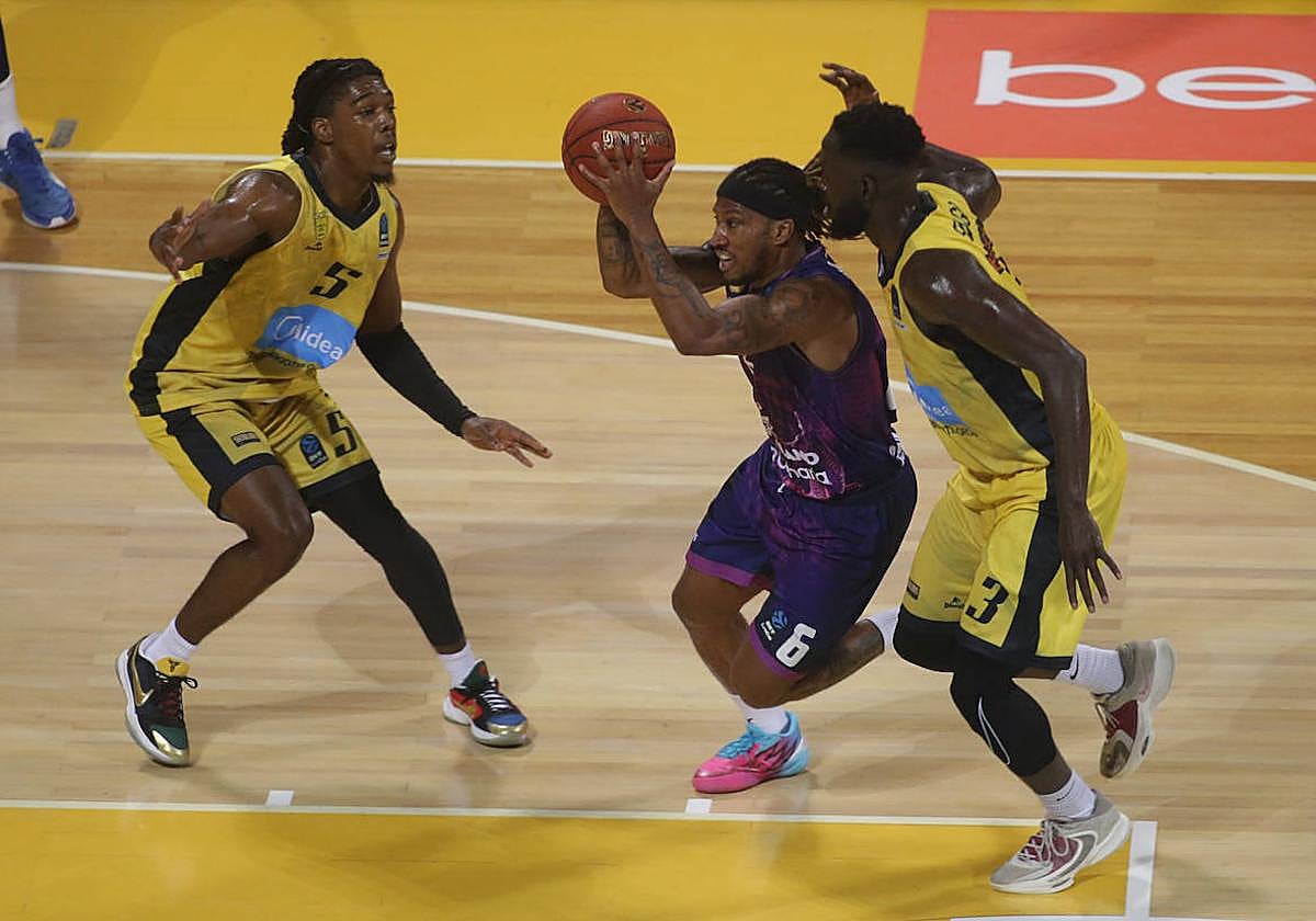 El Dreamland Gran Canaria no perdona en Grecia (66-82)