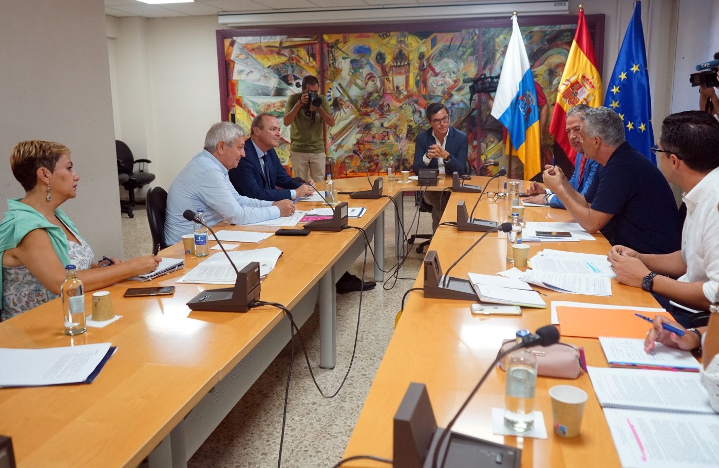 Un momento de la reunión. Al fondo, Hidalgo y Rodríguez.