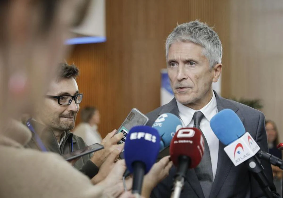 El ministro en funciones de Interior, Fernando Grande-Marlaska, ofrece declaraciones este lunes, en el Parlamento Europeo.