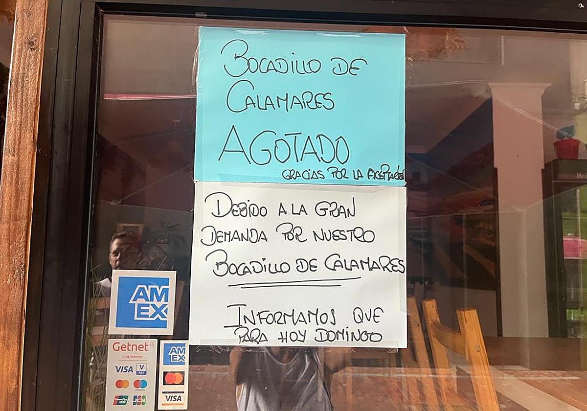 Imagen del cartel anunciando que no quedan bocadillos de calamares.
