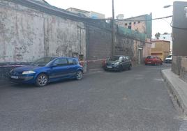 El rodaje de una película complica aún más el aparcamiento en el barrio de San Cristóbal