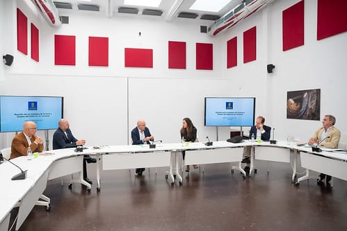 Mesa de trabajo entre el Gobierno de Canarias y el Cabildo de Gran Canaria.
