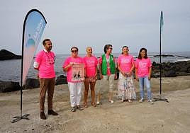 En El Cotillo. Isabel Laucirica y el resto de autoridades, en el acto de presentación de la carrera, que se celebrará el domingo.