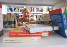 La Feria del Libro premia a los 40 años de tenacidad de Matilde Pérez, de librería Gayría