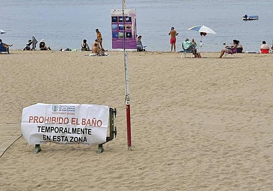 Cierre temporal al baño en La Puntilla por contaminación el pasado agosto.