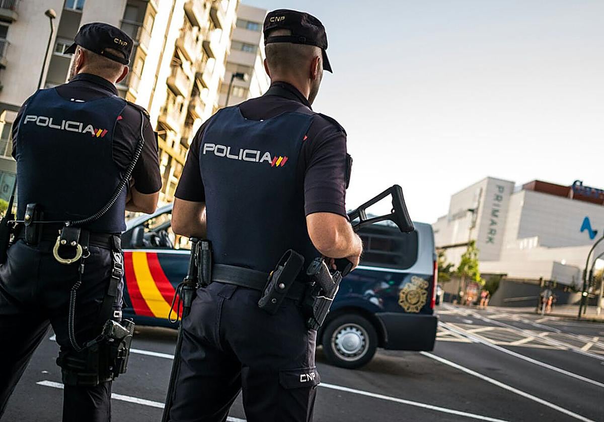 El ataque al joven de 24 años con arma blanca se produjo de madrugada en una plaza de la Laguna.
