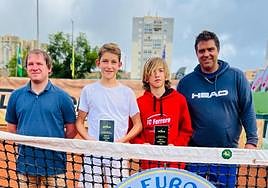 Aleix Galindo y Fernando Morán, tras la final sub14 disputada en el Cortijo.