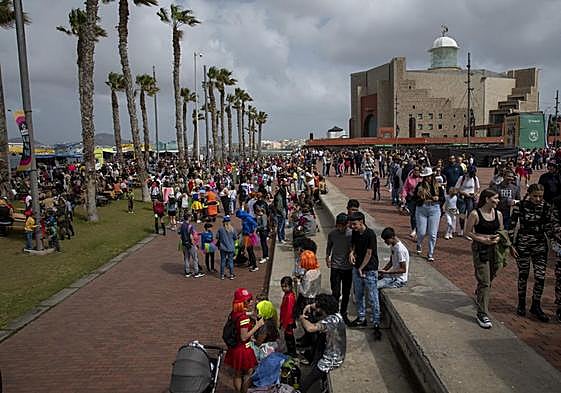 Mascaritas en la zona del auditorio Alfredo Kraus.