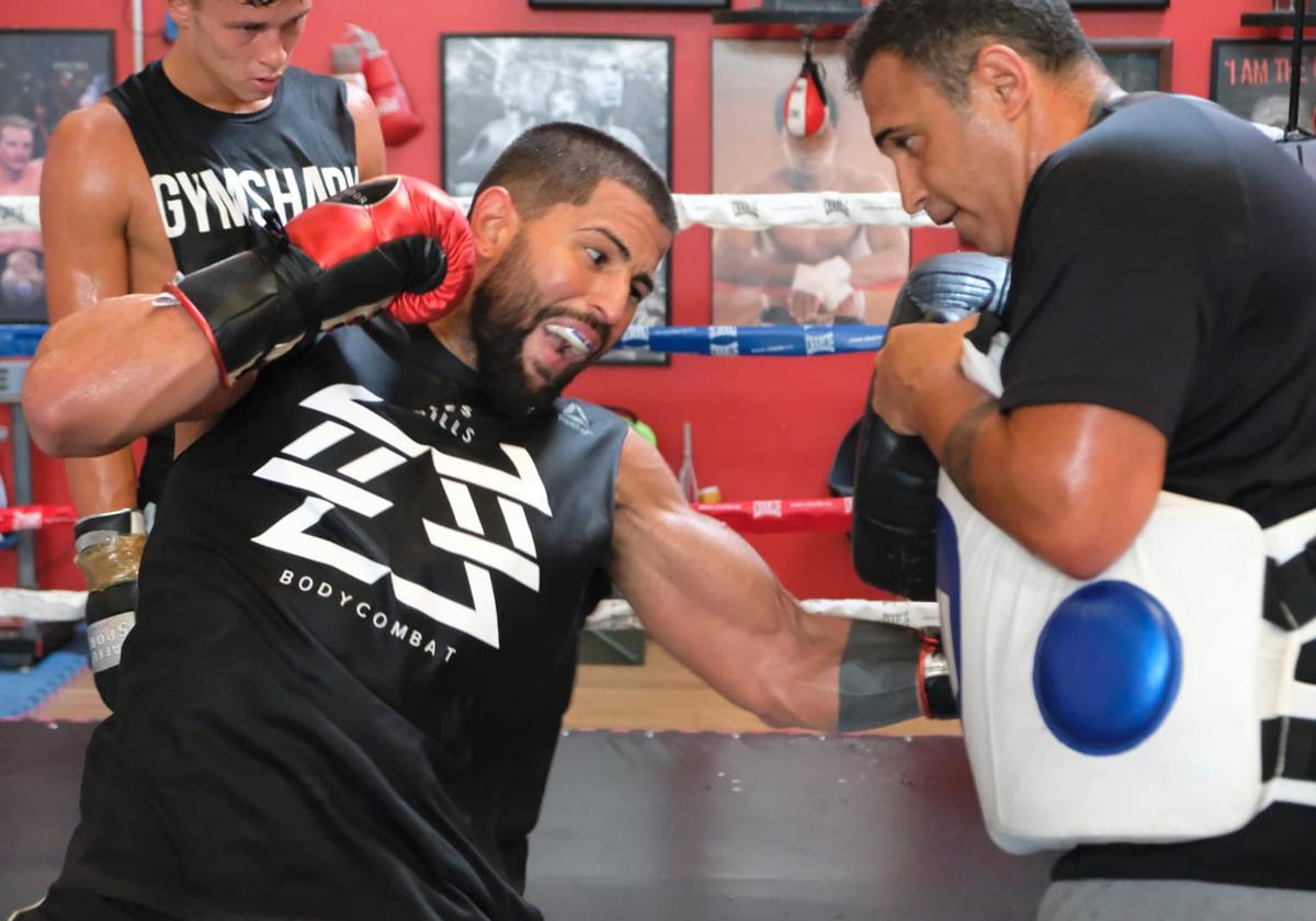 El campeón de Europa en 2016, Ferino V, durante un entrenamiento en el ring.
