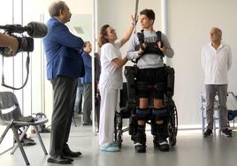 Los lesionados medulares de Canarias volverán a caminar con un exoesqueleto robótico