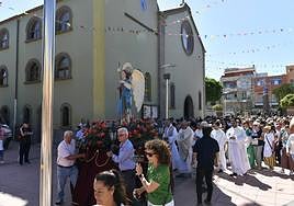 Un momento de la procesión de San Rafael en Vecindario.
