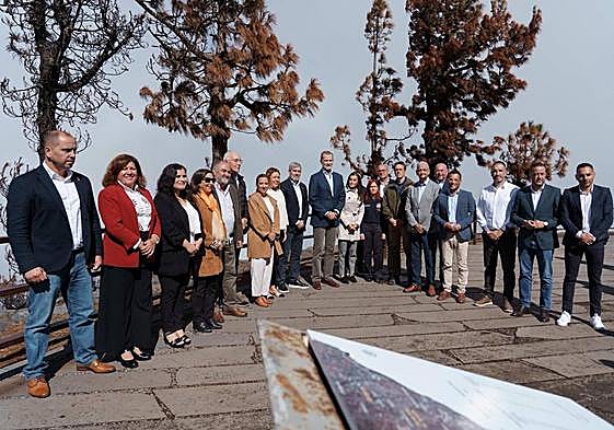 Los Reyes visitan Tenerife para conocer los efectos del incendio