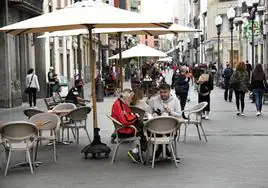 Imagen de archivo de una terraza en la calle Triana.