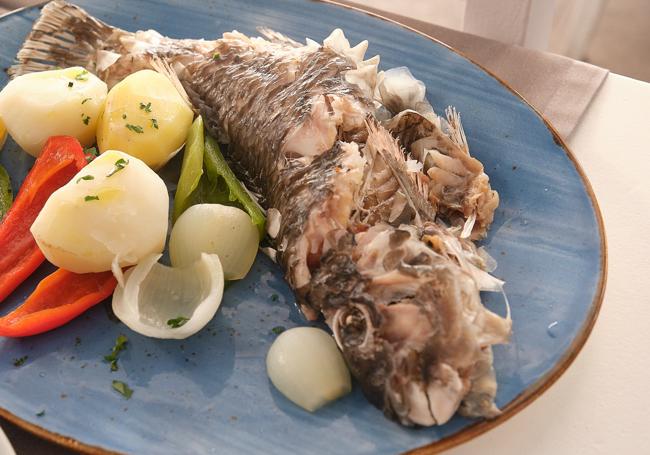 Vieja cogida en el día y sancochada, uno de los platos más demandados de Gregorio El Pescador.