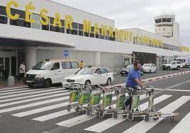Vista de la terminal principal del aeropuerto de Lanzarote César Manrique.