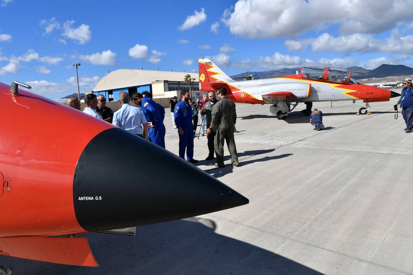 La Patrulla Águila aterriza en la Base Aérea de Gando