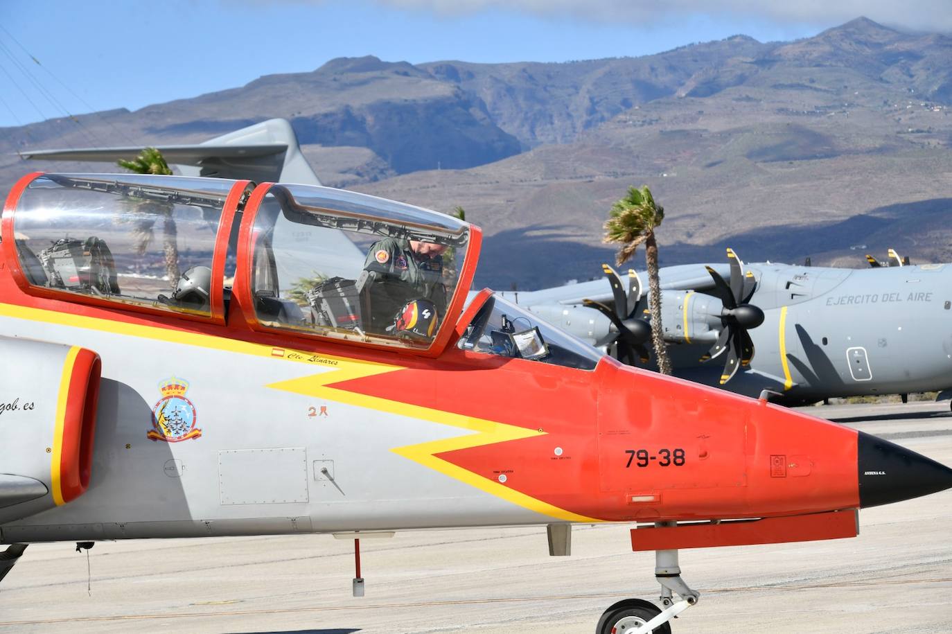 La Patrulla Águila aterriza en la Base Aérea de Gando