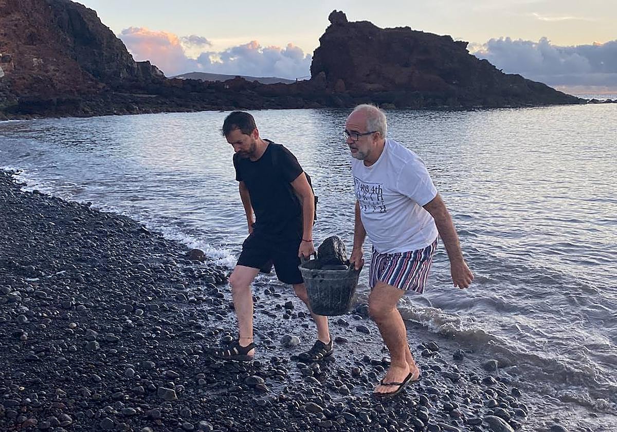 Imagen principal - La actividad arrancó a las 8 de la mañana, en plena bajamar.