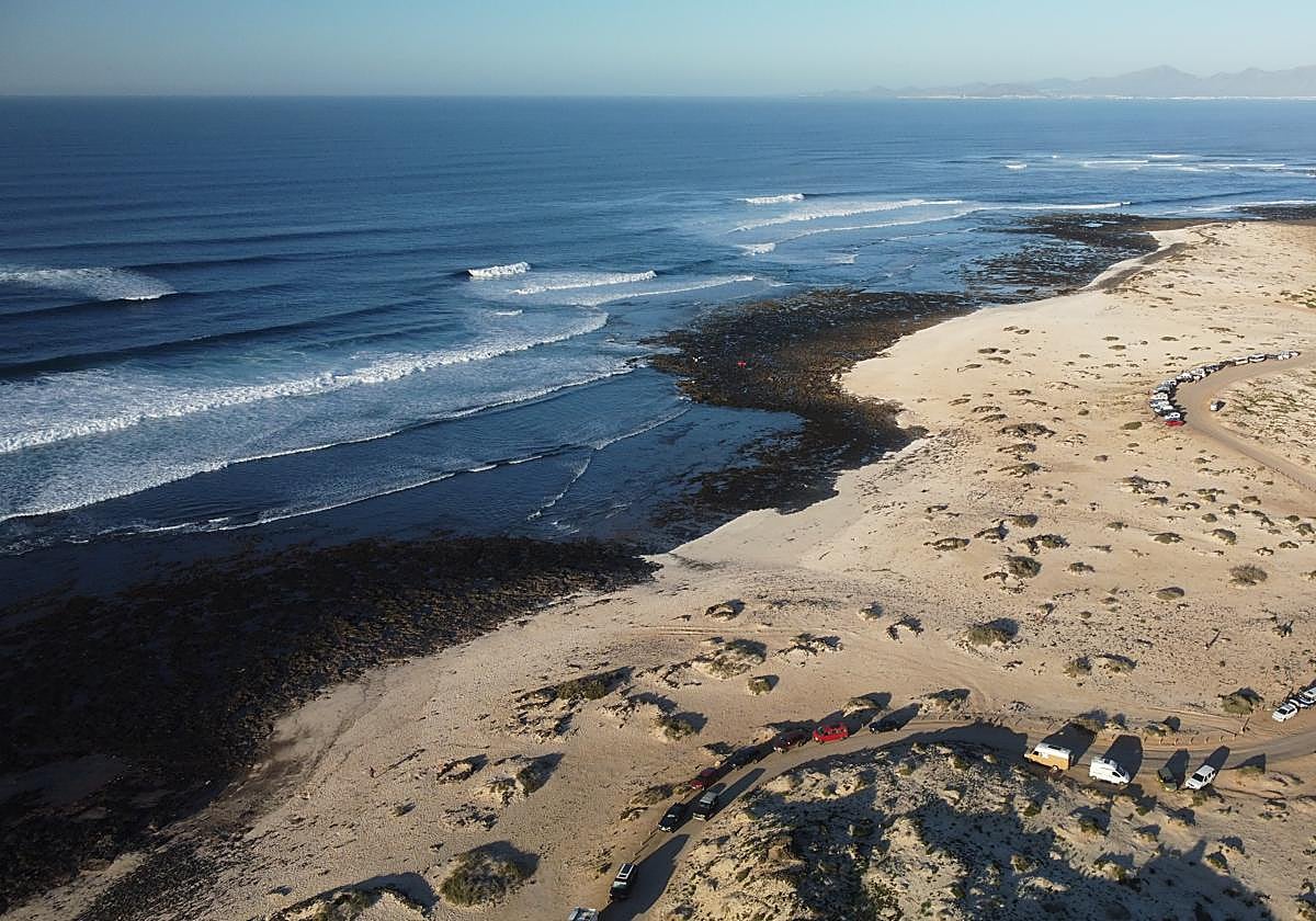Olas en la playa de El Hierro, entre Corralejo y Majanicho.