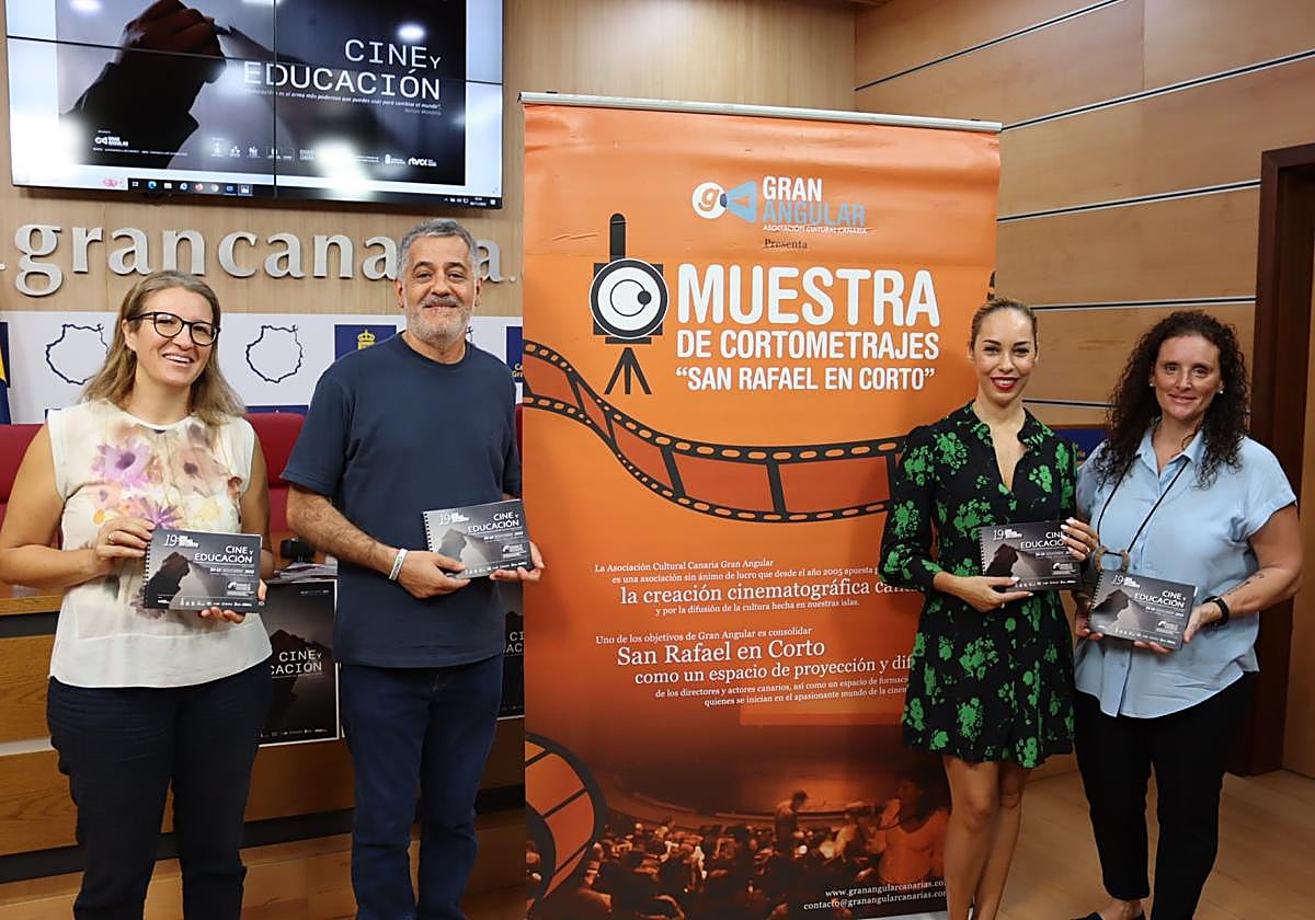 Yaiza Pérez, Agustín Domíngez, Guacimara Medina y Laura Déniz.